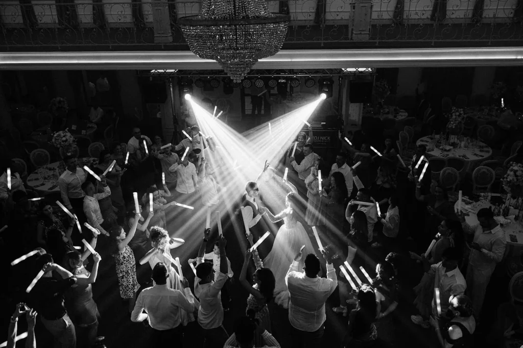 DJ Nick și invitații pe ringul de dans în Arad la Domeniul Lupas