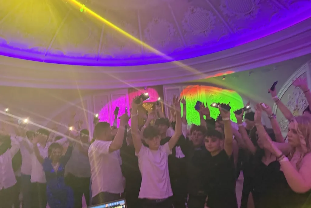 Atmosferă pe ringul de dans cu DJ Nick in Arad, la Vechiul Cazino
