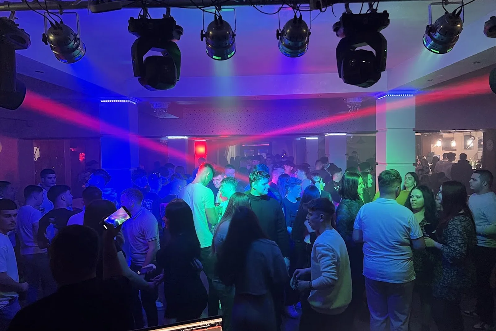 Majorat în Arad cu DJ Nick și invitați pe ringul de dans la Dacor Events